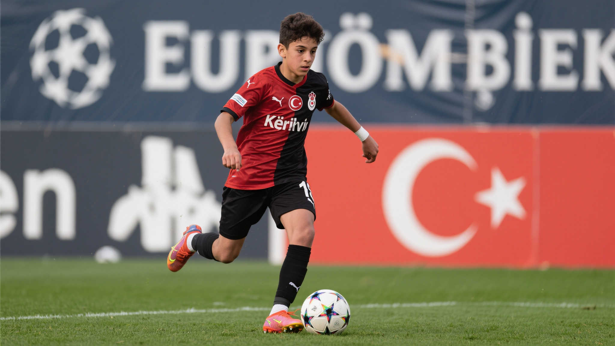 塔奇纳迪:伊尔迪兹是天才,尤文必须尽快锁定他 我认为DV9会离队 近期,多方消息显示年仅16岁的中场希望之星肯里·伊