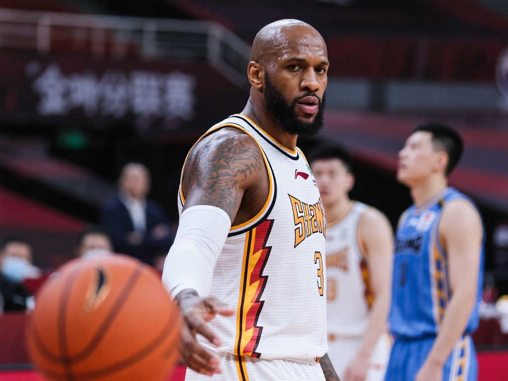 超级外援遭质疑!季后赛表现懈怠,下赛季CBA之路成谜? 超级外援遭质疑!季后赛表现懈怠,下赛季CBA之路成谜?